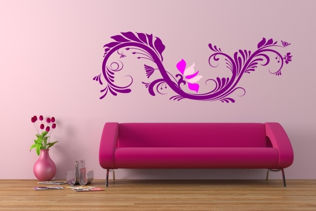 décoration-murale-idée-originale-motif-floral-canapé-cyclamen
