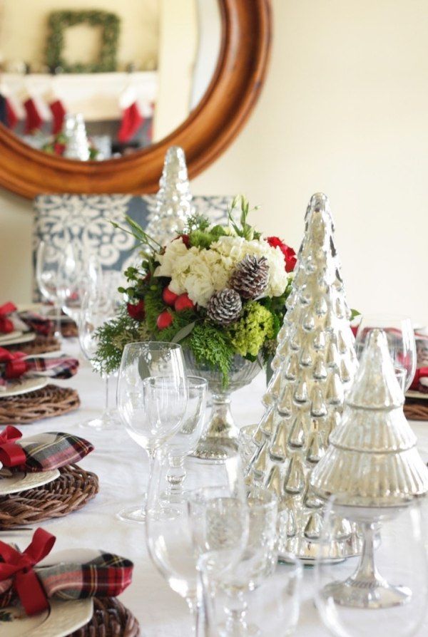 décoration-table-Noël-sapins-Noel-décoratifs-argentés-serviettes-carreaux décoration table de Noël