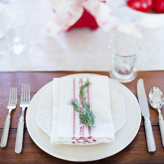 décoration-élégante-table-Noël-serviettes