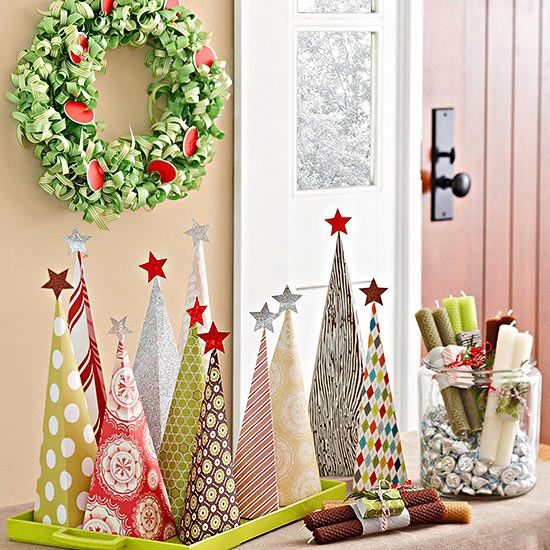 décorer-petit-appartement-Noël-mini-sapins-papier