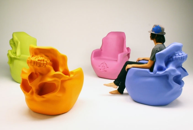 Le fauteuil design en forme de tête de mort et couleurs néon design intérieur meubles