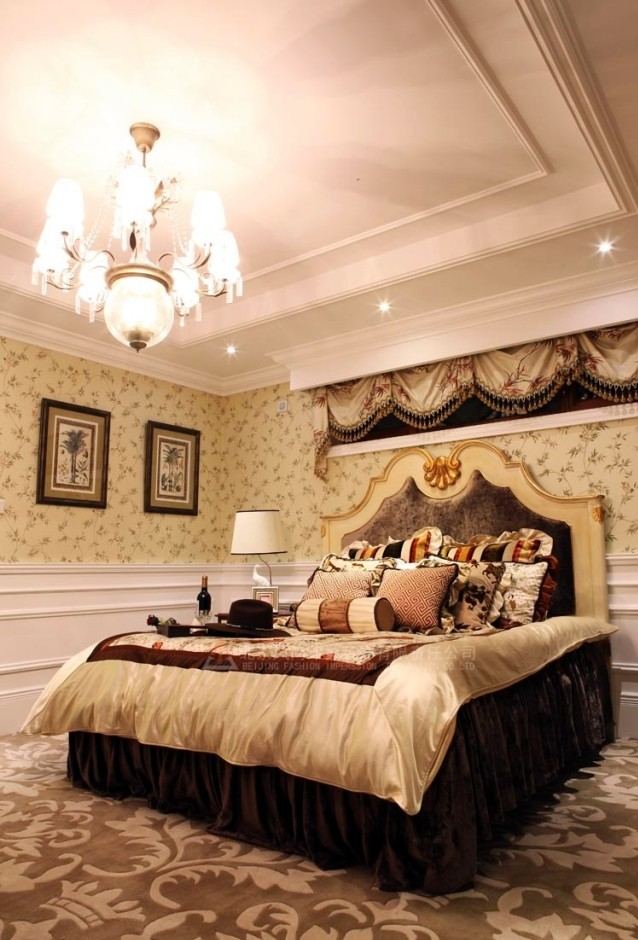 faux-plafond-blanc-lustre-élégant-chambre-coucher faux plafond