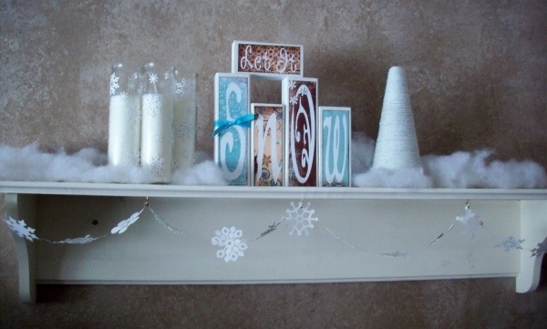 flocons-neige-papier-DIY-étagère-blanche-bougeoirs-cartes-voeux flocons de neige DIY