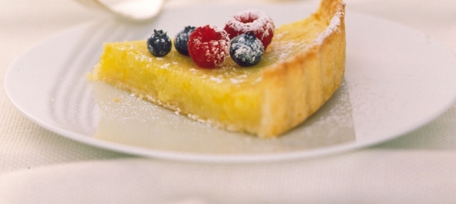 gâteau-yaourt-français-citron-fruits-frais-sucre-glace