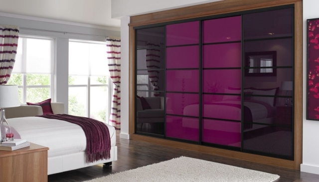 idées-porte-coulissante-optimiser-espace-maison-garde-robe-couleur-violette