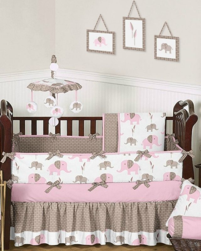 idée-déco-chambre-bébé-literie-rose-gris-motifs-éléphants idée déco chambre bébé
