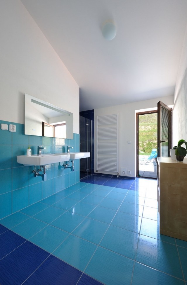idée-déco-salle-de-bains-nuances-bleu