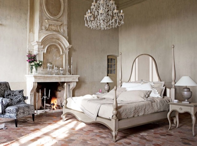 idées-cheminée-classique-blanche-élégante-chambre-coucher-élégante-blanche