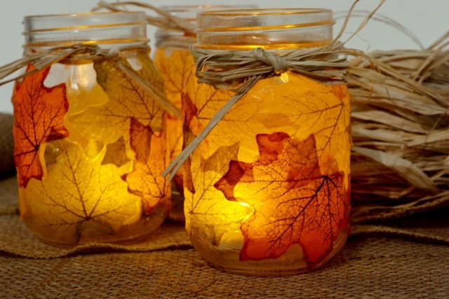 idées-déco-automne-lanternes-pots-confiture-feuilles-automnales-ficelle idées déco automne