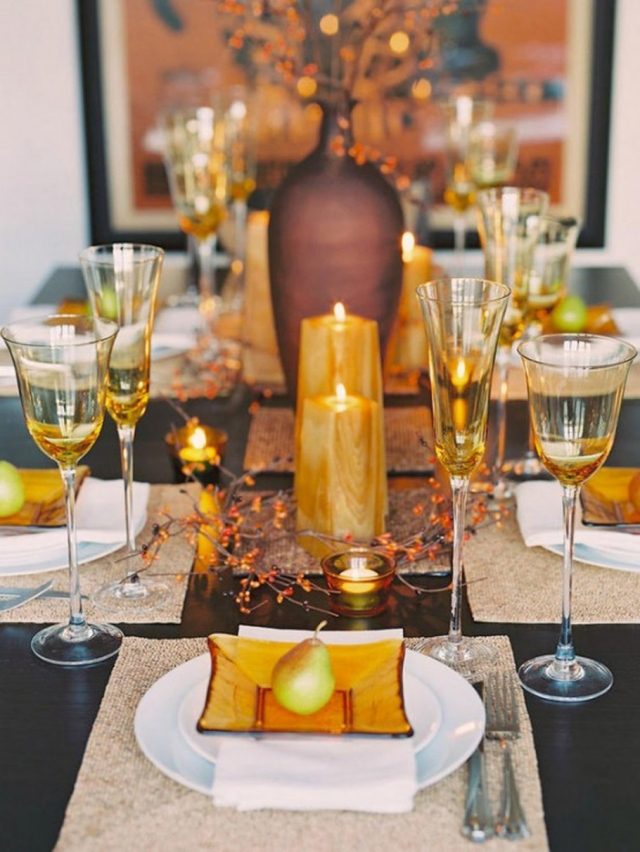 idées-déco-automne-table-vaisselle-blanc-orange-chaud-bougies-branches-décoratives idées déco automne