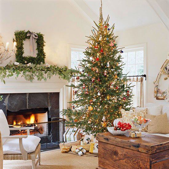 idées-décoration-Noël-salle-séjour-ornements-guirlandes-lumineuses-couronne idées décoration de Noël
