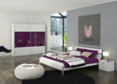 linge lit violet chambre coucher spacieuse
