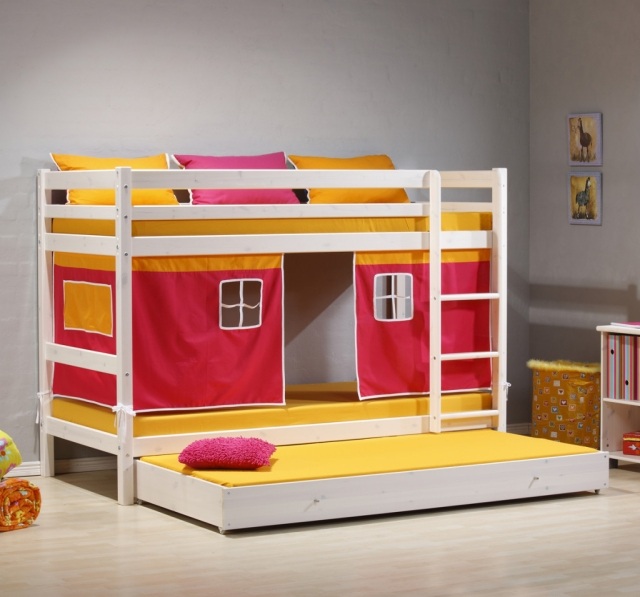 lit-superposé-idée-originale-chambre-enfant-couleur-rouge-jaune