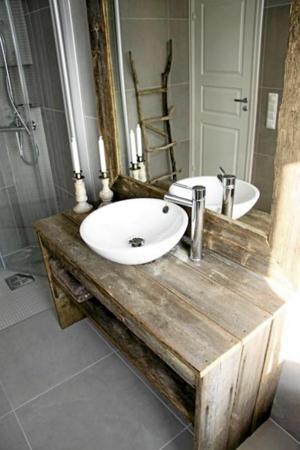 meuble salle de bain bois Exemple en bois brut et peut-être même DIY