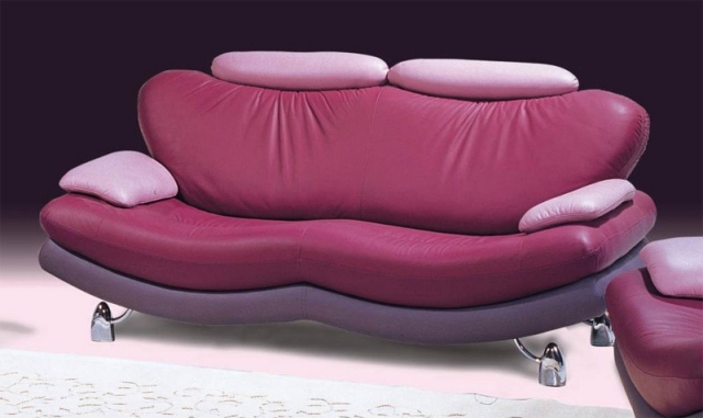 meubles-contemporains-idée-originale-canapé-cyclamen-violet-coussins