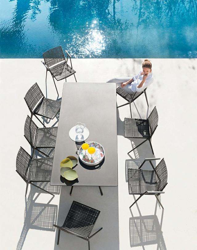 meubles exterieurs table chaises gris