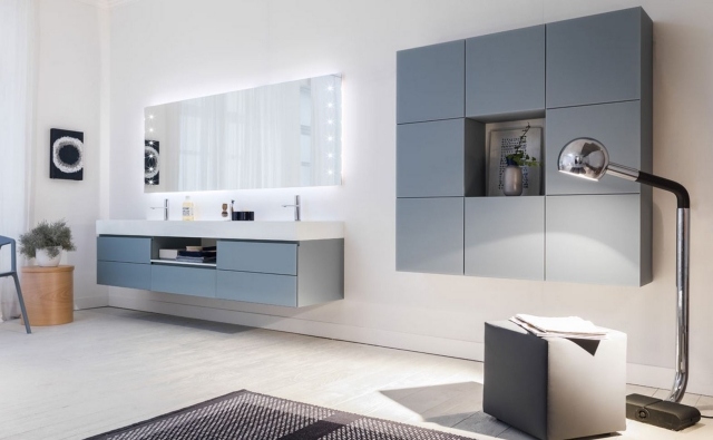 miroir-salle-de-bains-moderne-confort-complet-forme-rectangulaire-lampe-armoires-pratiques