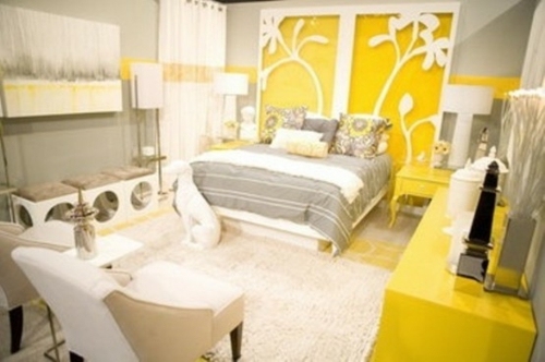 mur original jaune accents blanc salle coucher commode