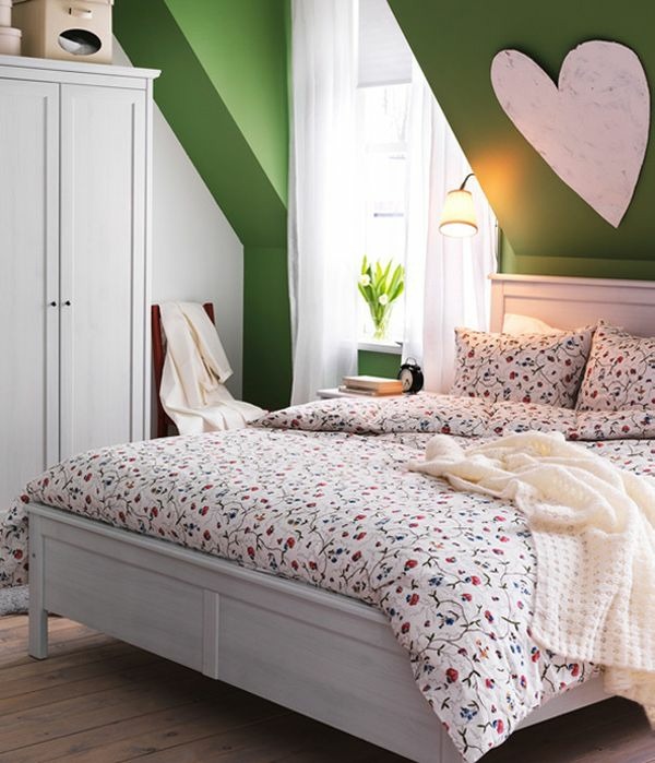 murs vert grand lit blanc decoration coeur