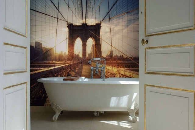 papier-peint-New-York-Manhattan-Pont-Brooklyn-salle-bains-baignoire-blanche