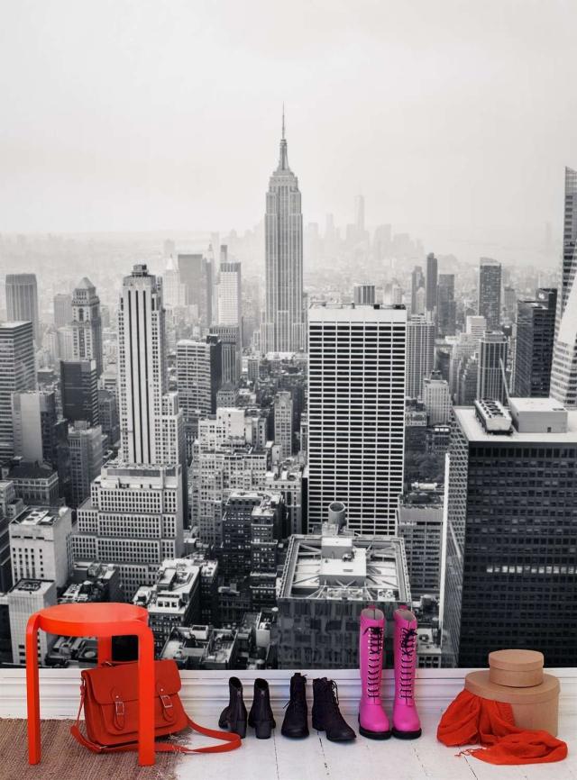 papier-peint-New-York-noir-blanc-gratte-ciel-entrée-chaise-orange papier peint New York