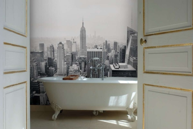 papier-peint-New-York-noir-blanc-gratte-ciel-salle-bains-baignoire-blanche papier peint New York