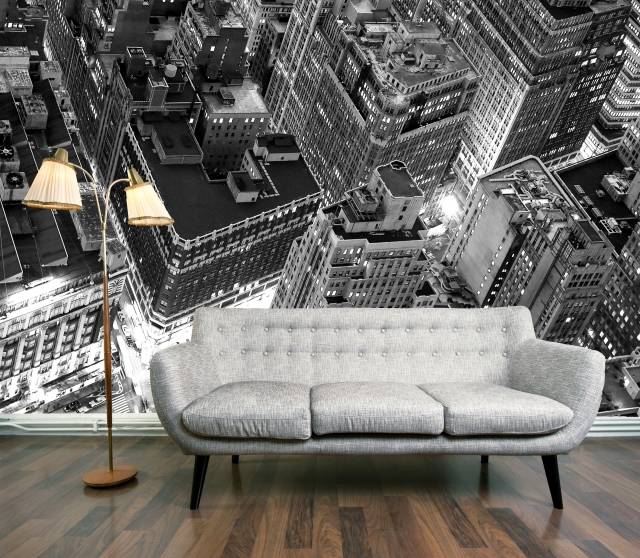 papier-peint-New-York-noir-blanc-salon-canapé-gris-lampe-sol-élégante papier peint New York