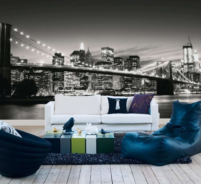 papier-peint-New-York-noir-blanc-salon-mobilier-blanc-bleu papier peint New York