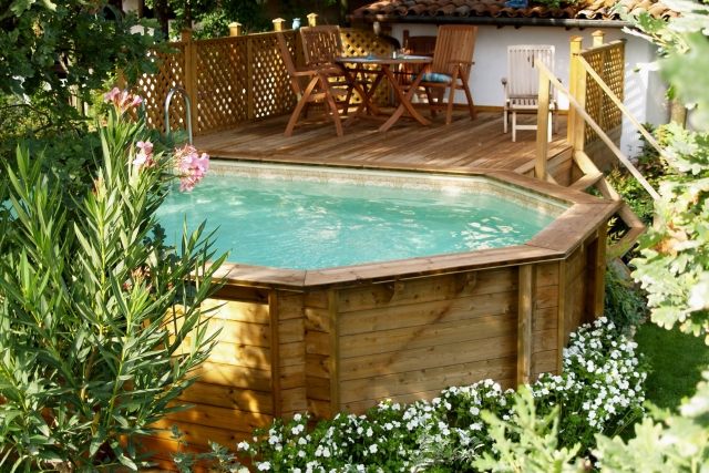 piscine-hors-sol-bois-jardin-terrasse-mobilier-bois