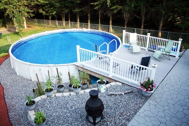 piscine-hors-sol-ronde-terrasse-blanche