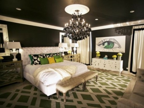 plafond murs noir chambre lit spacieux accents vert