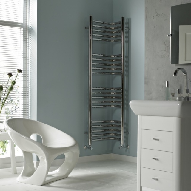 radiateur-salle-bains-finition-métallique-angle-meuble-vasque-blanc-moderne