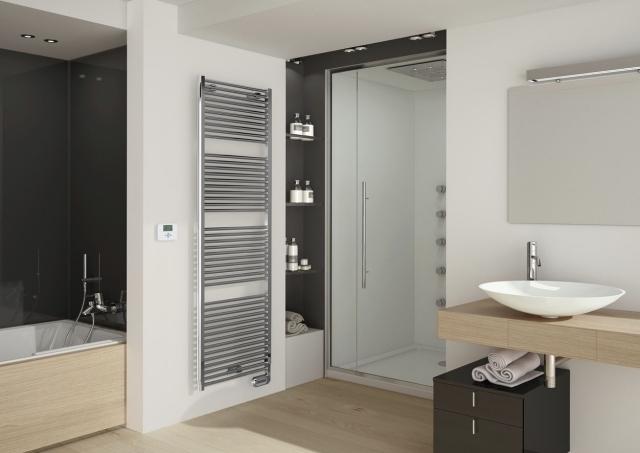 radiateur-salle-bains-finition-métallique-grand-vasque-blanc-forme-ovale