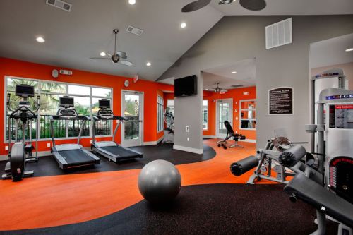 salle de gym orange design moderne grande maison idee 