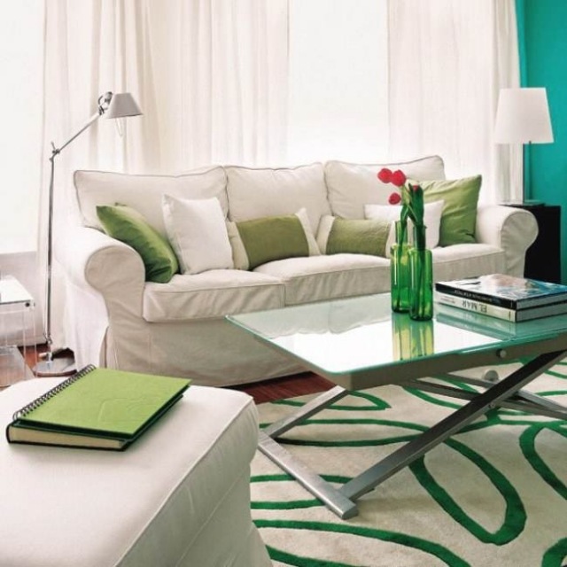salon-élégant-tapis-blanc-motifs-verts