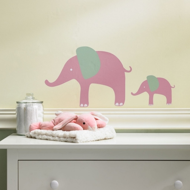 stickers-chambre-bébé-thème-jungle-éléphants-roses-murs-couleur-crème stickers chambre bébé