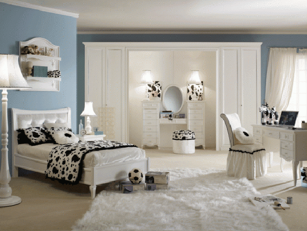 superbe vaste chambre blanche accents motifs dalmatien