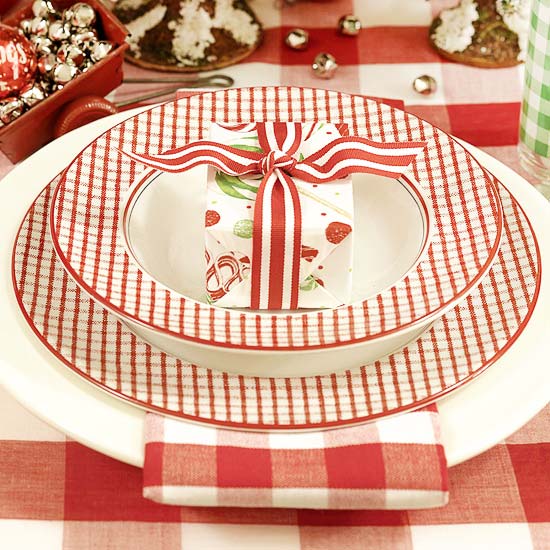 table-Noël-nappe-serviette-assiettes-vichy