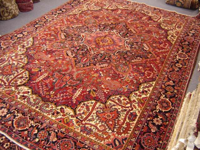 tapis-persan-idée-originale-couleur-rouge-rectangulaire-forme