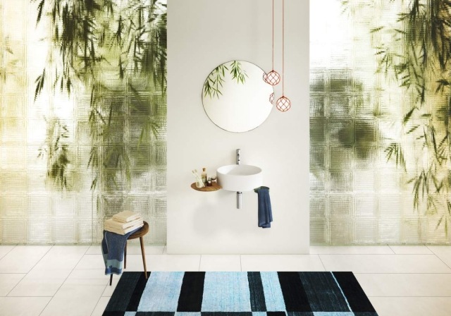 tapis-salle-bains-rectangulaires-bleu-pâle-bleu-foncé-miroir-rond