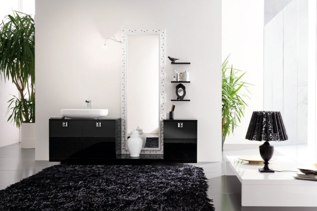 tapis-salle-bains-shaggy-noir-grand-salle-bains-ultra-moderne-noir-blanc tapis de salle de bains