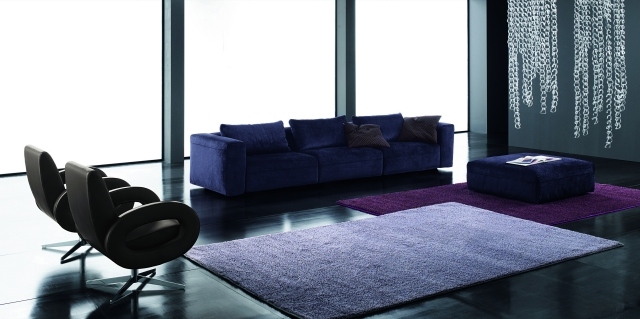 tapis-violet-canapé-ottoman-bleu-canapé-fauteuils-cuir-noir