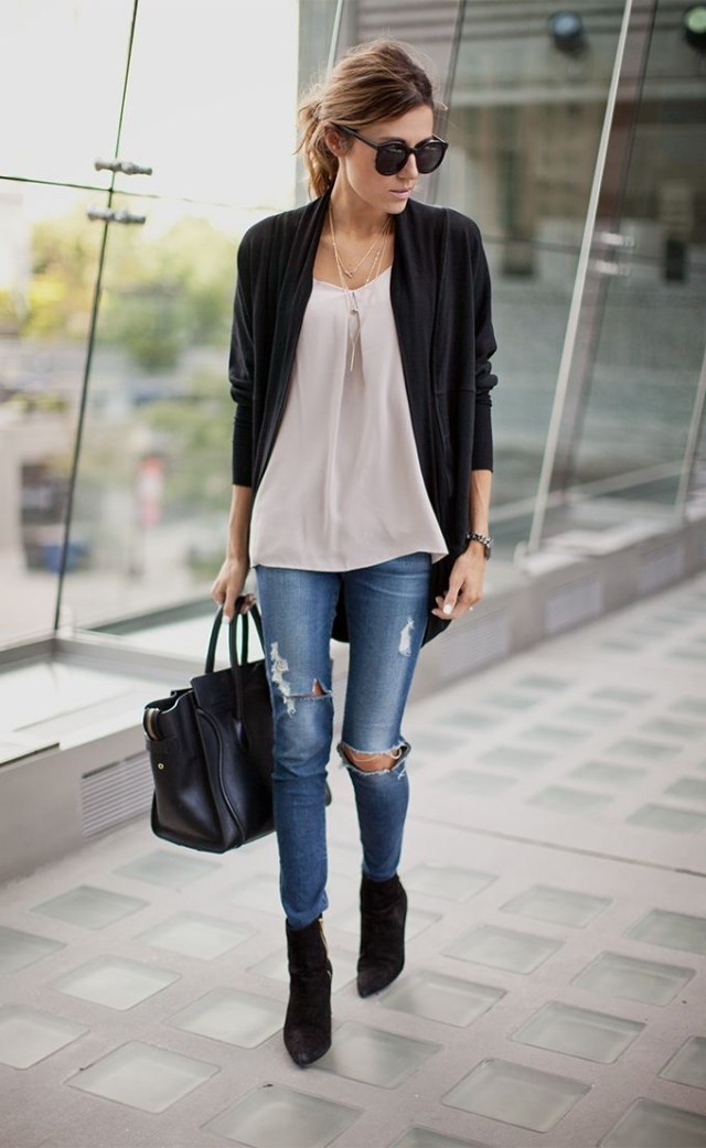 tenue-femme-2014-automne-jean-bleu-bottines-talon-noires-sac-main-cuir-noir-chemise-blanche-gilet-noir
