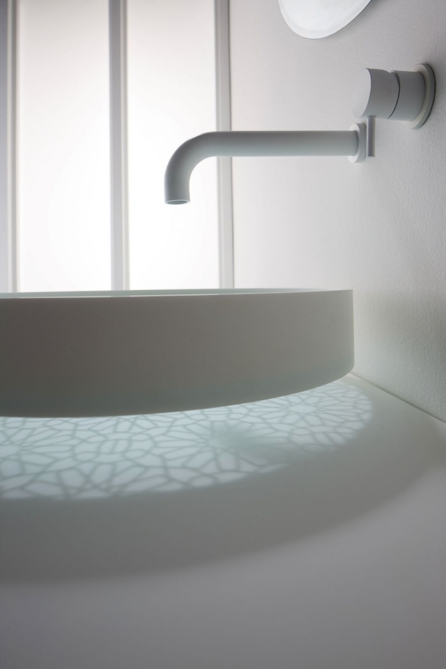 vasque salle de bain design fond verre Motif Omvivo