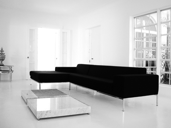 David design furniture et leur canapé d'angle noir