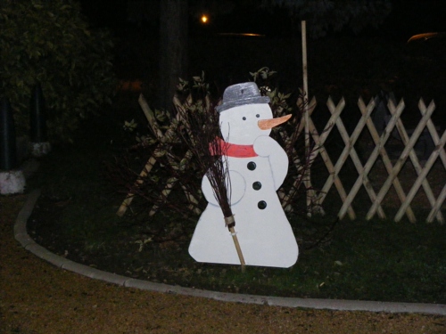 Décoration d'extérieur avec un bonhomme de neige