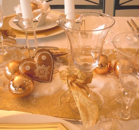Décoration de table en or pour Noël