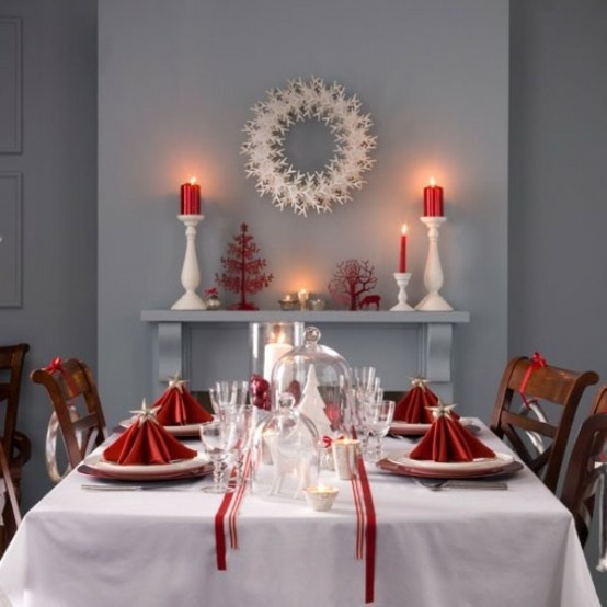 Noël table proposition classique en blanc et rouge