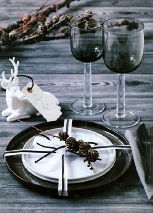 belle déco de table noir et blanc style rustiqe