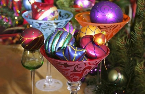 Idée originale déco cocktail verre Noël ornements